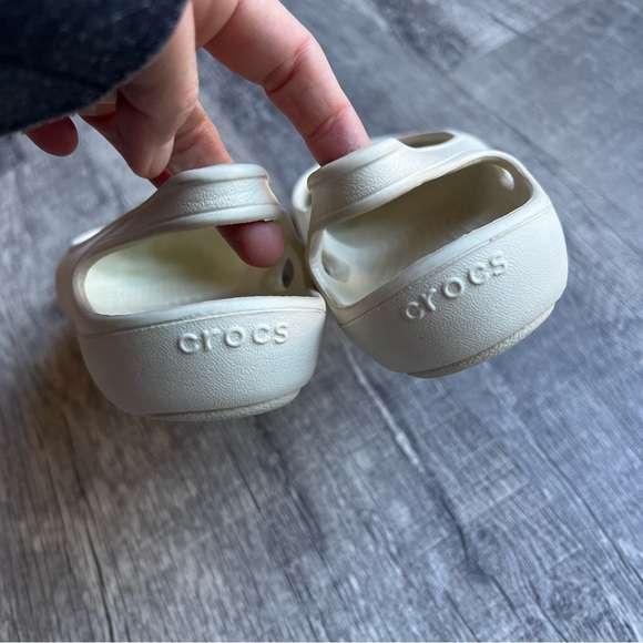 Crocs slip on sandals ivory size 9 - Picture 3 of 9